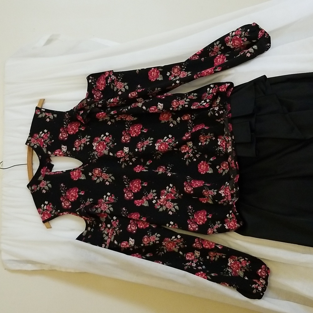 Black floral shoulder cutout blouse